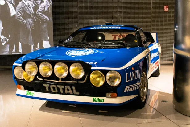 Elroyale Kassínó Spilavíti Android/iOS Forrit